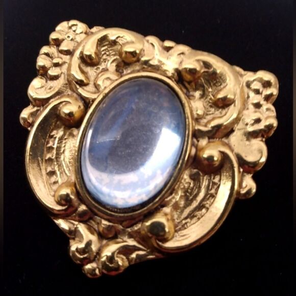 Elegant Gold Brooch with Blue Stone Vintage - Picture 2 of 9